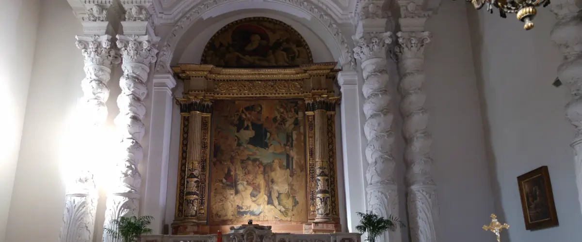 Altare maggiore della chiesa Santa Caterina d'Alessandria a Taormina Altare maggiore della chiesa Santa Caterina d'Alessandria a Taormina