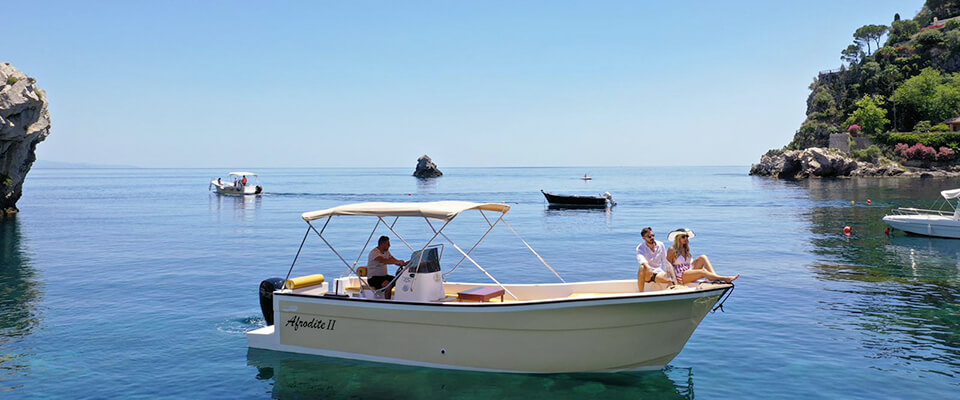 ic_large_w900h600q100_private-boat-tour-taormina image private-boat-tour-taormina